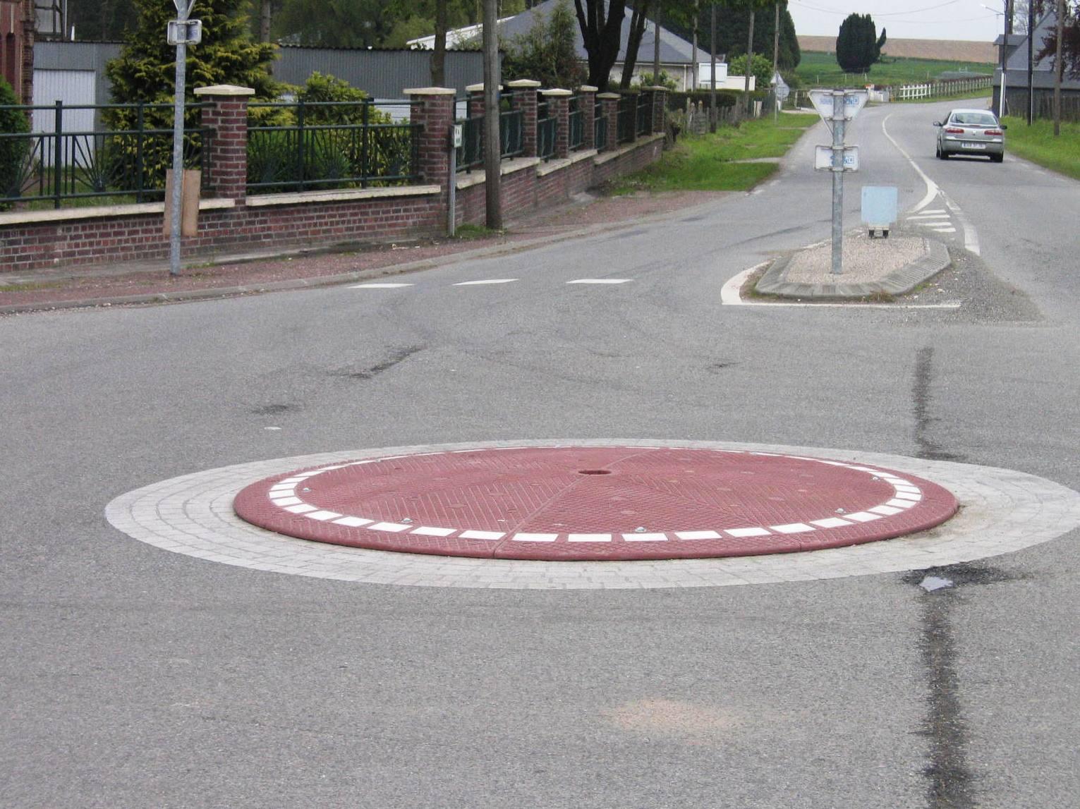TDJ Rundkørsel rødbrun - trafiksikkerhed og fartdæmpning fra trafikgummi.dk TDJ Rundkørsel - fartdæmpning fra trafikgummi.dk