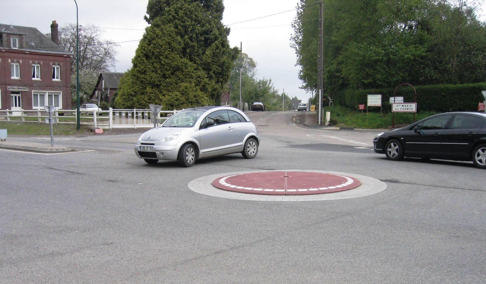 TDJ Rundkørsel rødbrun - trafiksikkerhed og fartdæmpning fra trafikgummi.dk TDJ Rundkørsel - fartdæmpning fra trafikgummi.dk