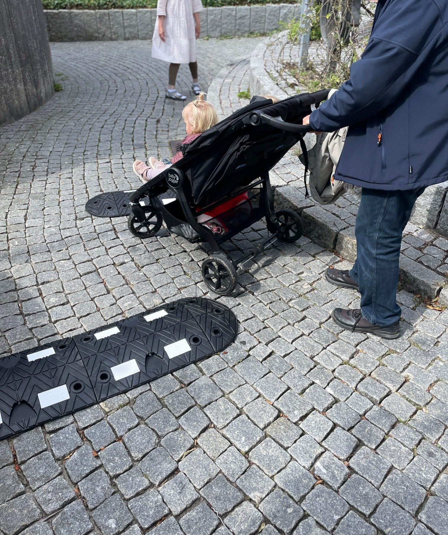 TDJ Zigzag Cykelbump - sikkerhed med flow på cykelstien. Vejbump fra Trafikgummi.dk